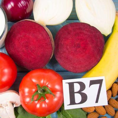 ویتامین B7 در چه چیزهایی وجود دارد؟ | لیست منابع بیوتین برای مو و پوست