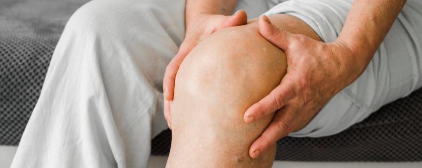 سندرو پای بیقرار و ام اس: همه چیز درباره علائم مشترک و گزینههای درمانی