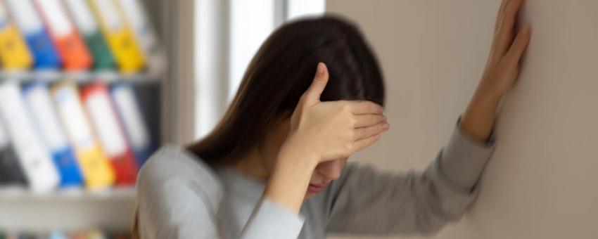 علت سرگیجه ناگهانی و سیاهی رفتن چشم در صبح؛ 7 هشدار جدی بدن