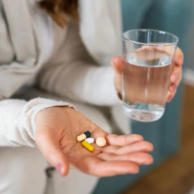 بهترین مولتی ویتامین‌ها برای زنان بالای 50 سال؛ حقیقت‌هایی که باید بدانید